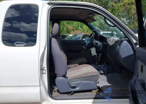 1999 Toyota Tacoma z USA, uszkodzony, nr VIN 4TAWM72N4XZ420488